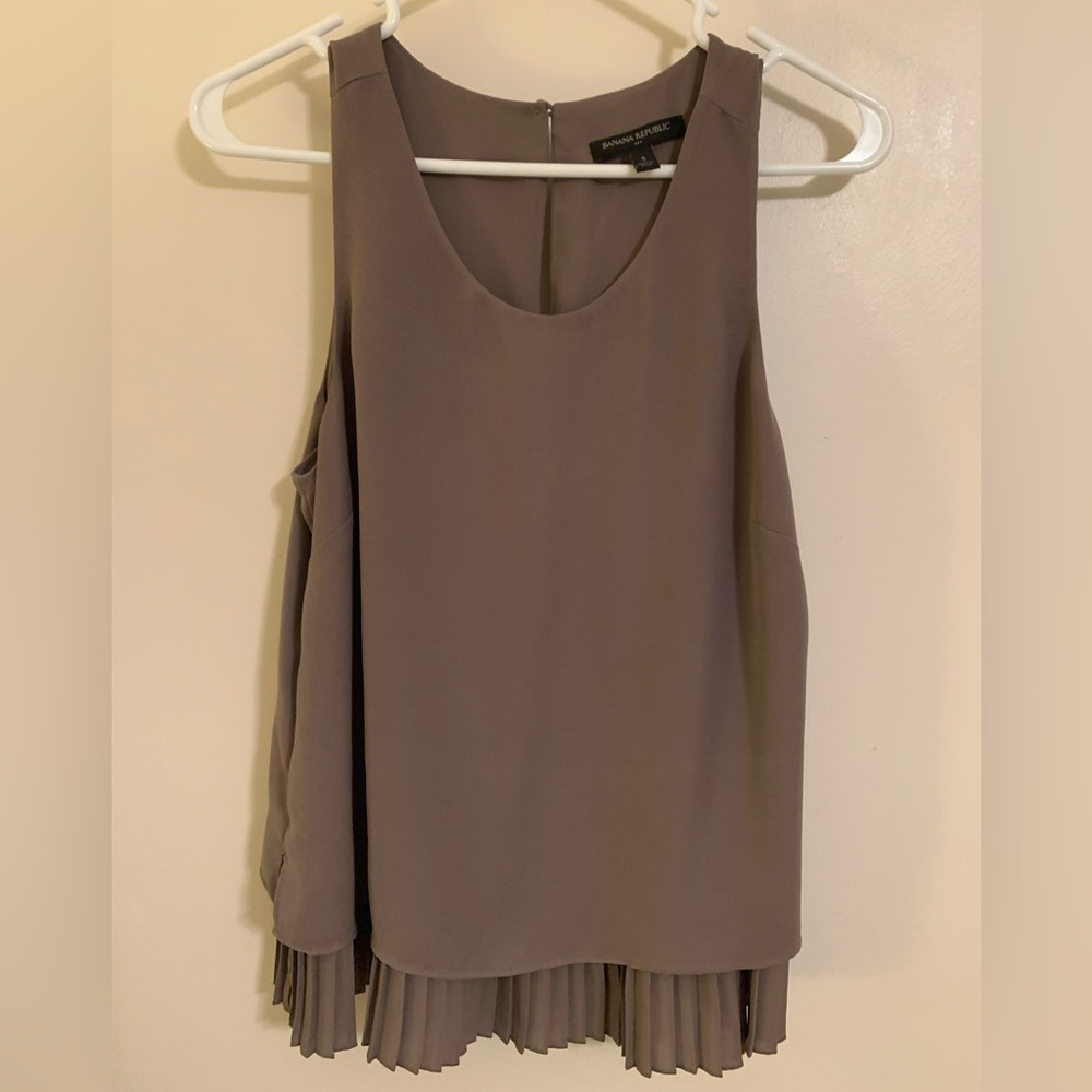 Sleeveless blouse top